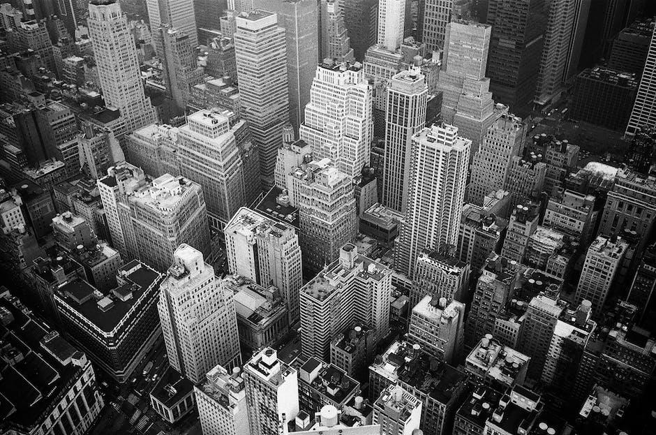 Exploring the Depths of Gotham: Nolans Mastery in World-Building